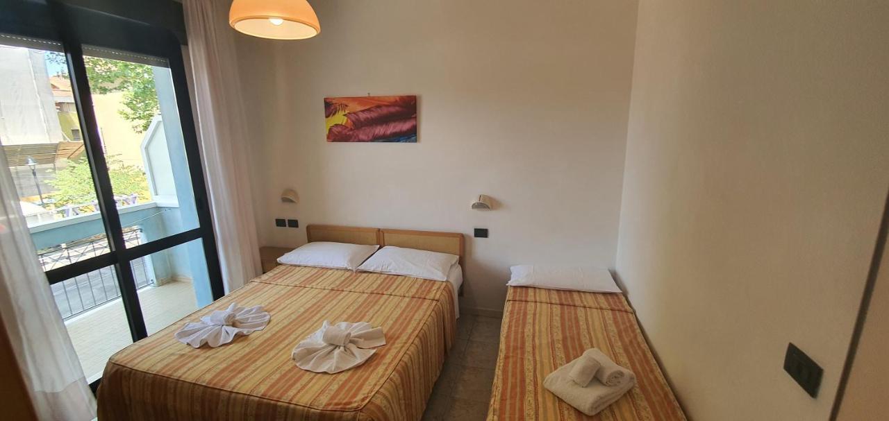 רימיני Hotel Vela Azzurra מראה חיצוני תמונה