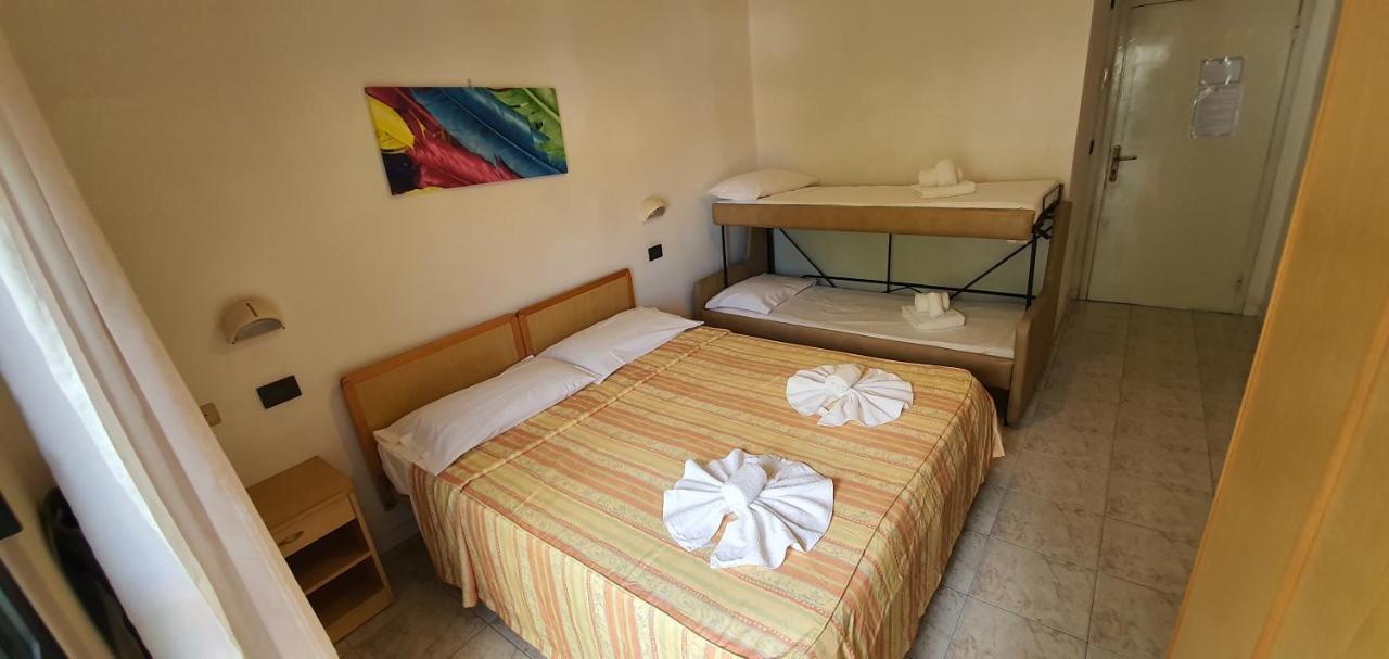 רימיני Hotel Vela Azzurra מראה חיצוני תמונה