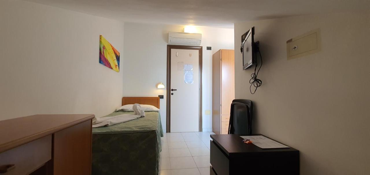 רימיני Hotel Vela Azzurra מראה חיצוני תמונה