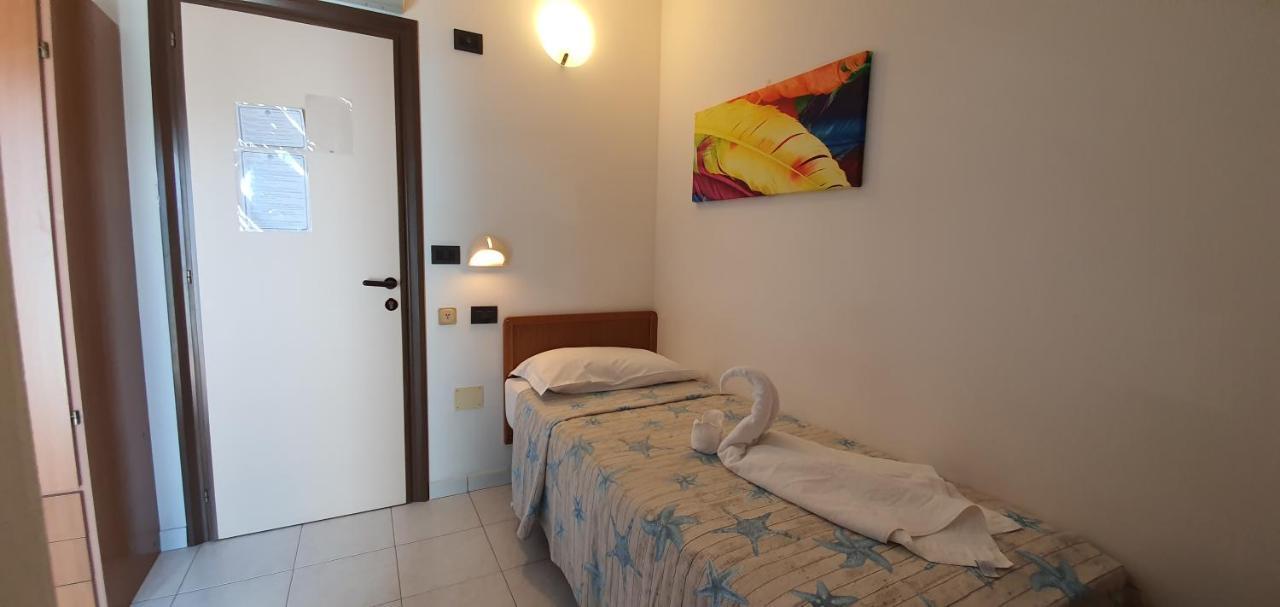 רימיני Hotel Vela Azzurra מראה חיצוני תמונה
