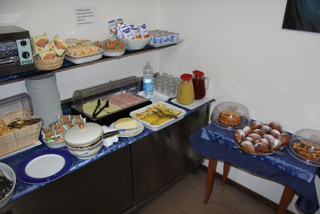 רימיני Hotel Vela Azzurra מראה חיצוני תמונה