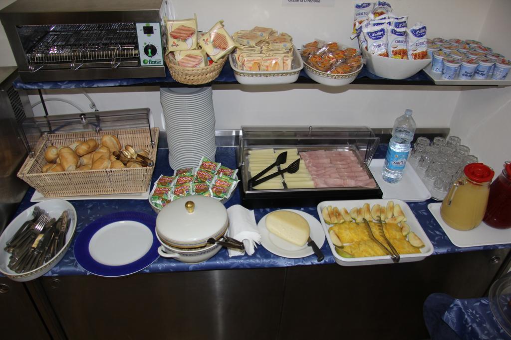 רימיני Hotel Vela Azzurra מראה חיצוני תמונה