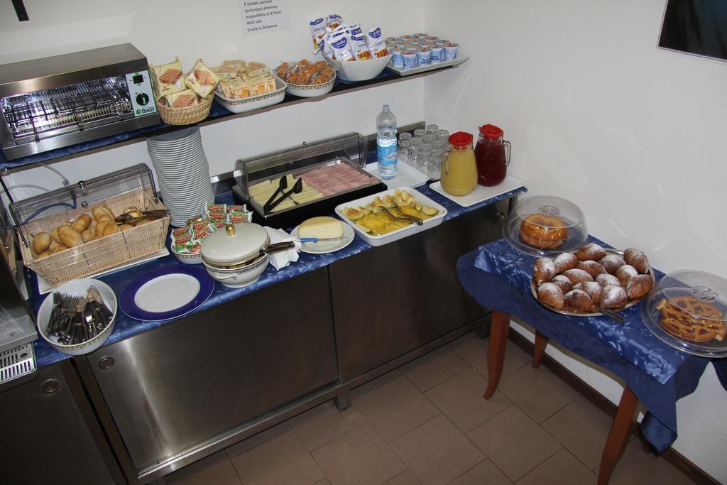 רימיני Hotel Vela Azzurra מראה חיצוני תמונה