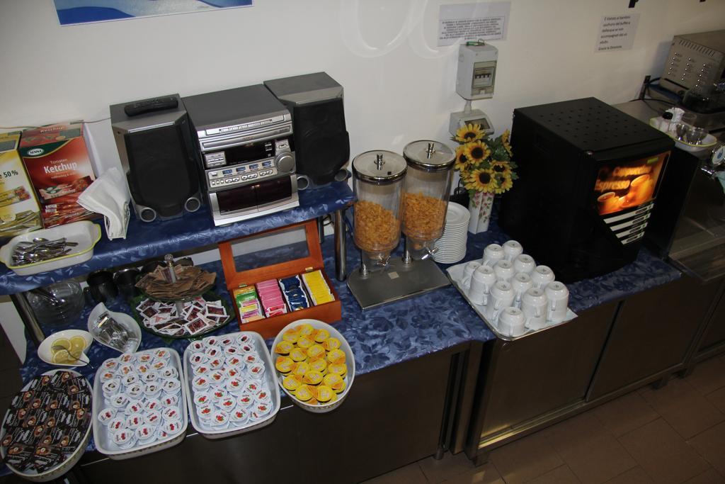 רימיני Hotel Vela Azzurra מראה חיצוני תמונה