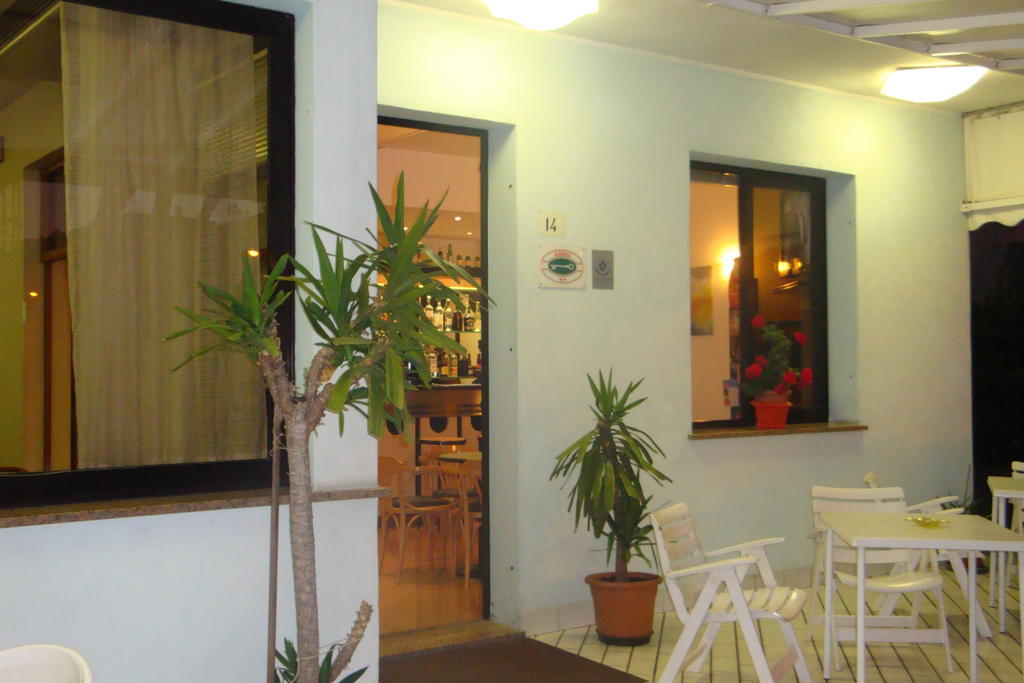 רימיני Hotel Vela Azzurra מראה חיצוני תמונה
