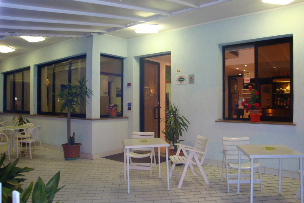 רימיני Hotel Vela Azzurra מראה חיצוני תמונה