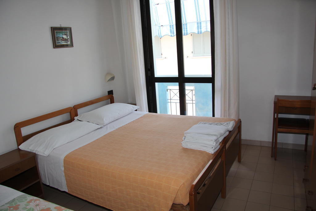 רימיני Hotel Vela Azzurra מראה חיצוני תמונה