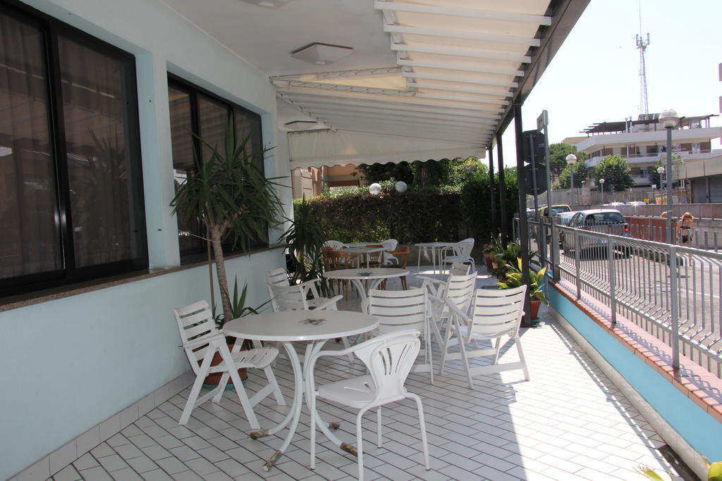 רימיני Hotel Vela Azzurra מראה חיצוני תמונה