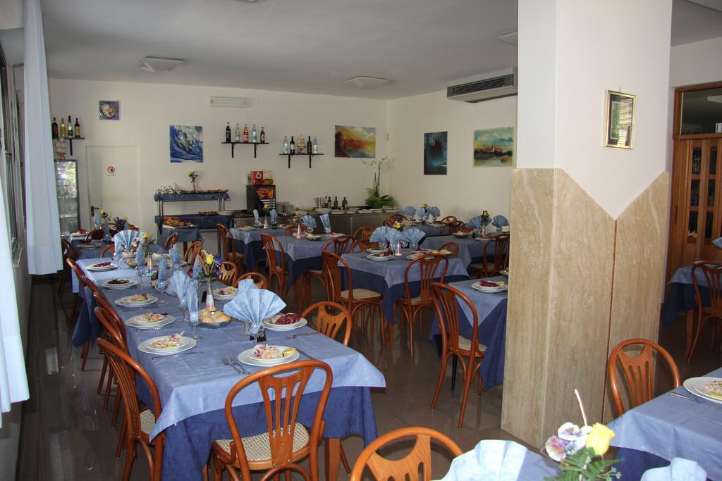 רימיני Hotel Vela Azzurra מראה חיצוני תמונה