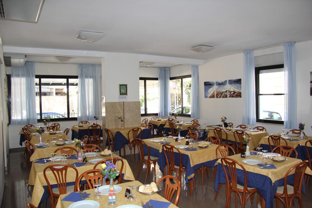 רימיני Hotel Vela Azzurra מראה חיצוני תמונה